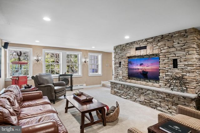 201 E OAK AVE, Moorestown, NJ 08057