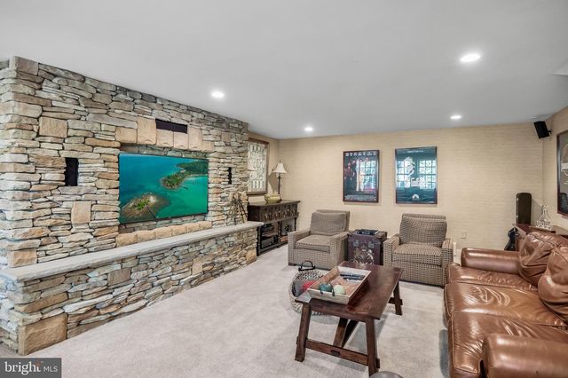 201 E OAK AVE, Moorestown, NJ 08057