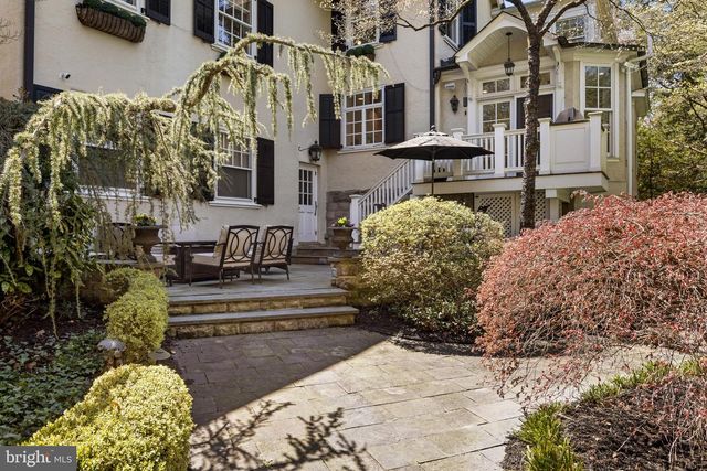 201 E OAK AVE, Moorestown, NJ 08057