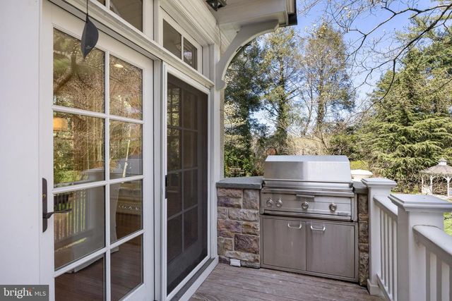 201 E OAK AVE, Moorestown, NJ 08057