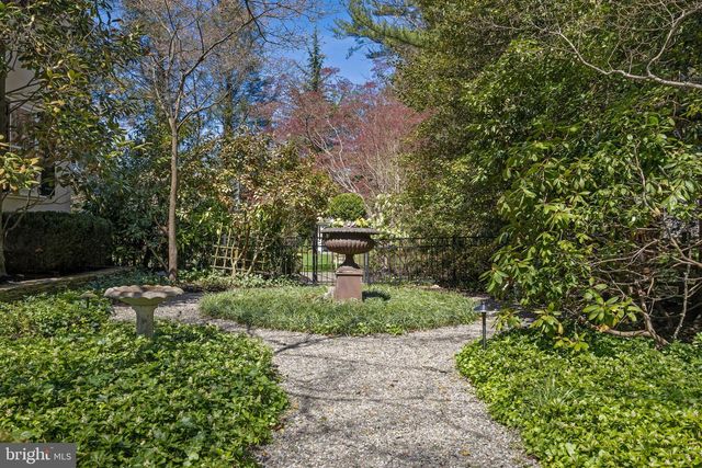 201 E OAK AVE, Moorestown, NJ 08057