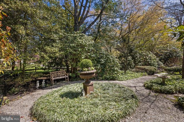 201 E OAK AVE, Moorestown, NJ 08057