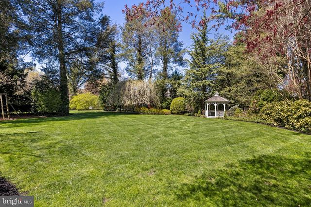 201 E OAK AVE, Moorestown, NJ 08057