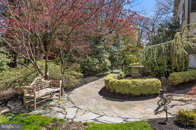 201 E OAK AVE, Moorestown, NJ 08057
