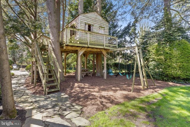 201 E OAK AVE, Moorestown, NJ 08057