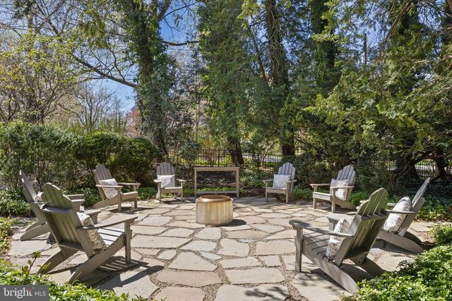 201 E OAK AVE, Moorestown, NJ 08057