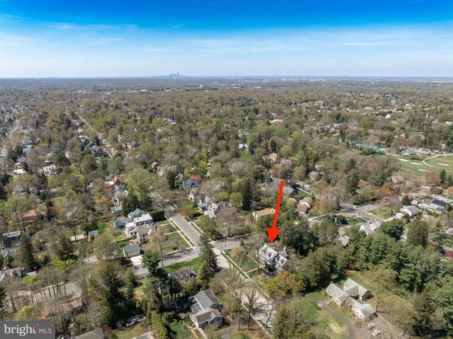 201 E OAK AVE, Moorestown, NJ 08057