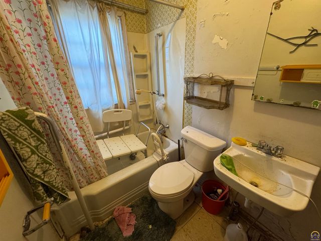 1621 SW Wayne AVE, Topeka, KS 66604