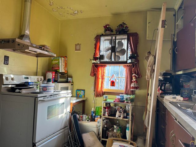 1621 SW Wayne AVE, Topeka, KS 66604