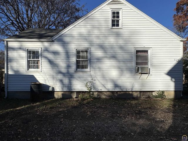 1621 SW Wayne AVE, Topeka, KS 66604