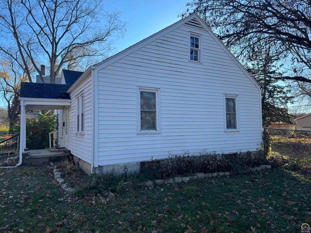 1621 SW Wayne AVE, Topeka, KS 66604