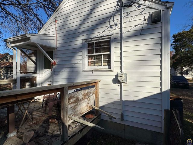 1621 SW Wayne AVE, Topeka, KS 66604