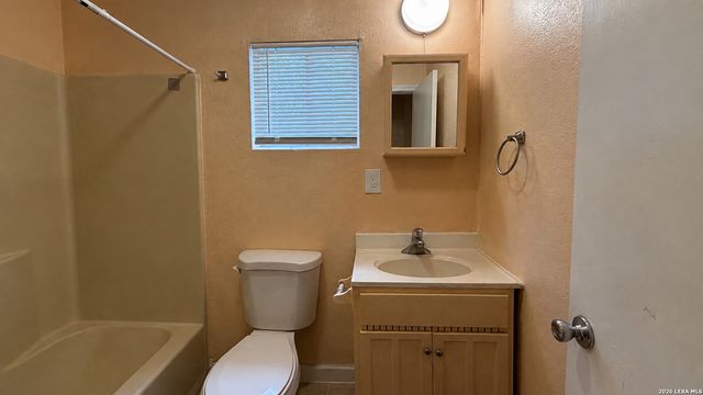 1319 Leal A, San Antonio, TX 78207