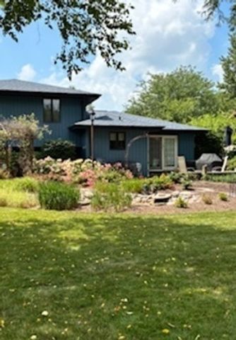 1110 Rushwood Avenue, Shorewood, IL 60404