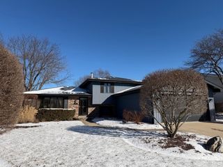 1110 Rushwood Avenue, Shorewood, IL 60404