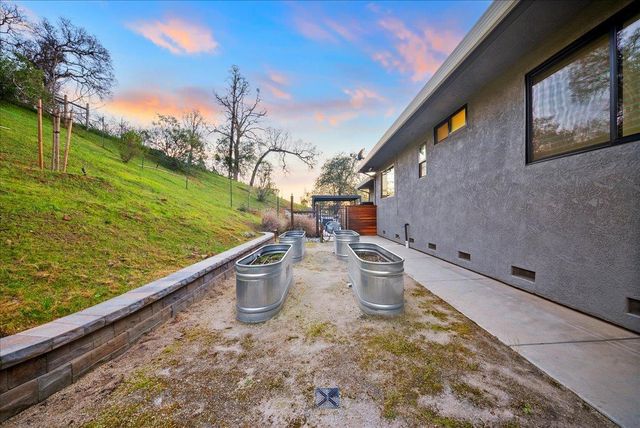 6990 Chili Hill Rd, Newcastle, CA 95658