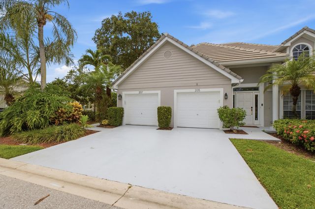207 Woodsmuir Court, Palm Beach Gardens, FL 33418