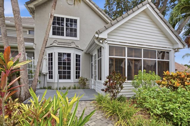 207 Woodsmuir Court, Palm Beach Gardens, FL 33418