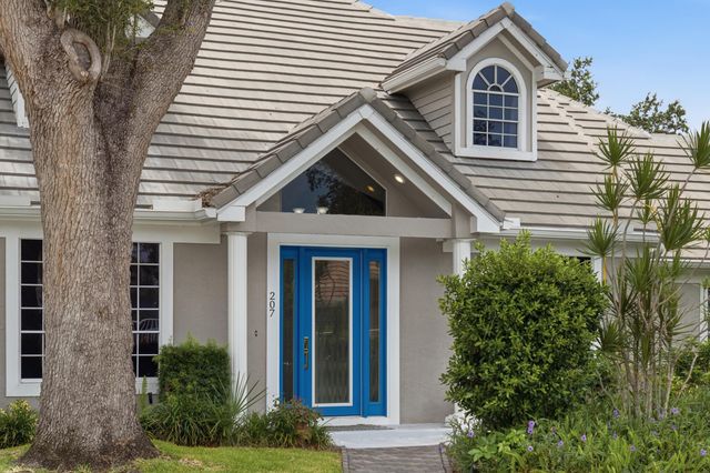 207 Woodsmuir Court, Palm Beach Gardens, FL 33418