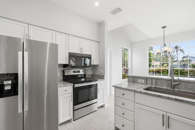 207 Woodsmuir Court, Palm Beach Gardens, FL 33418