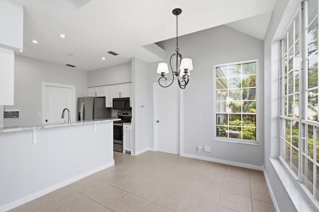 207 Woodsmuir Court, Palm Beach Gardens, FL 33418