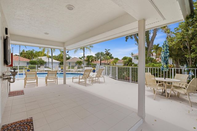 207 Woodsmuir Court, Palm Beach Gardens, FL 33418