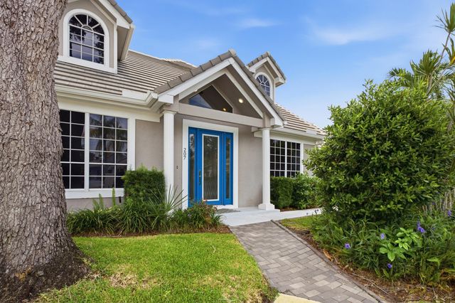 207 Woodsmuir Court, Palm Beach Gardens, FL 33418