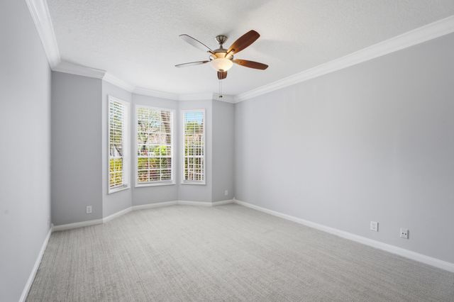 207 Woodsmuir Court, Palm Beach Gardens, FL 33418