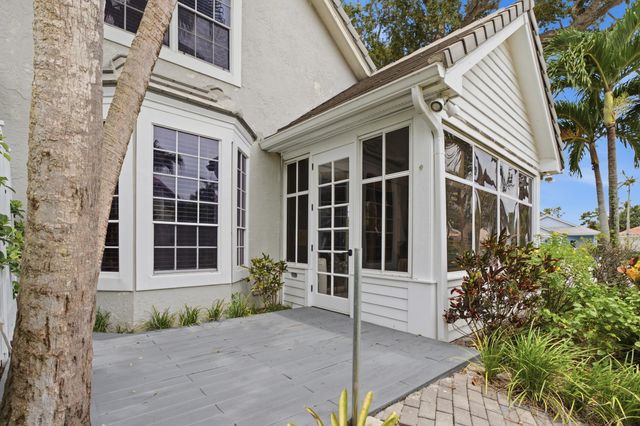 207 Woodsmuir Court, Palm Beach Gardens, FL 33418