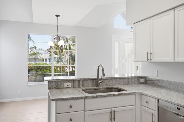 207 Woodsmuir Court, Palm Beach Gardens, FL 33418