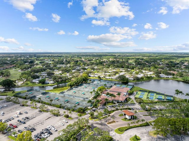 207 Woodsmuir Court, Palm Beach Gardens, FL 33418