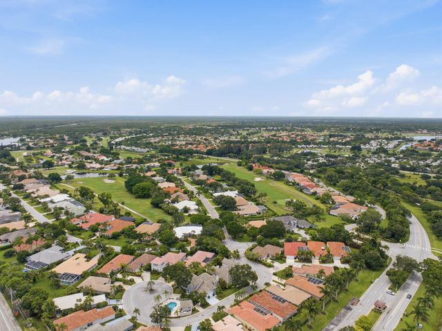 207 Woodsmuir Court, Palm Beach Gardens, FL 33418