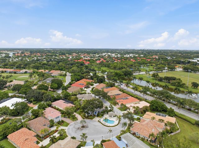 207 Woodsmuir Court, Palm Beach Gardens, FL 33418