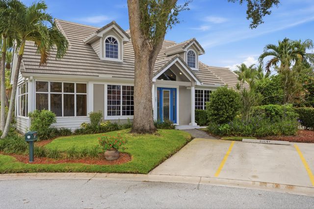 207 Woodsmuir Court, Palm Beach Gardens, FL 33418