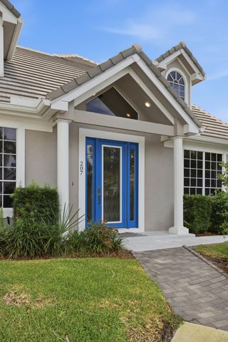 207 Woodsmuir Court, Palm Beach Gardens, FL 33418