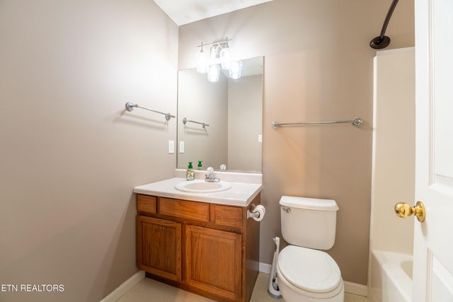 322 Hawthorne Oaks Way, Powell, TN 37849