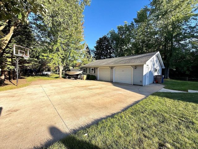 2829 SHELDON DRIVE, Oshkosh, WI 54942