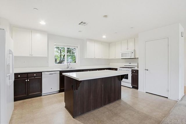 352 Tom McGuinness Jr Circle, Fallbrook, CA 92028