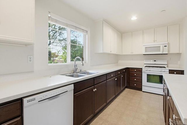 352 Tom McGuinness Jr Circle, Fallbrook, CA 92028