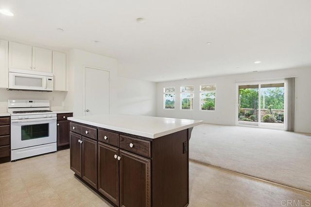 352 Tom McGuinness Jr Circle, Fallbrook, CA 92028