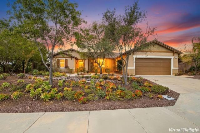 352 Tom McGuinness Jr Circle, Fallbrook, CA 92028