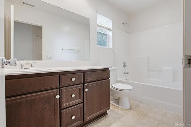 352 Tom McGuinness Jr Circle, Fallbrook, CA 92028