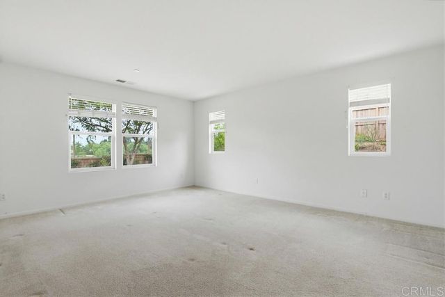 352 Tom McGuinness Jr Circle, Fallbrook, CA 92028
