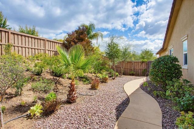 352 Tom McGuinness Jr Circle, Fallbrook, CA 92028