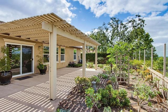 352 Tom McGuinness Jr Circle, Fallbrook, CA 92028