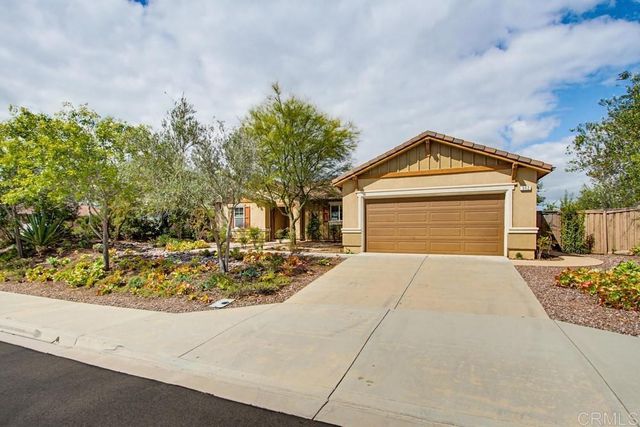 352 Tom McGuinness Jr Circle, Fallbrook, CA 92028
