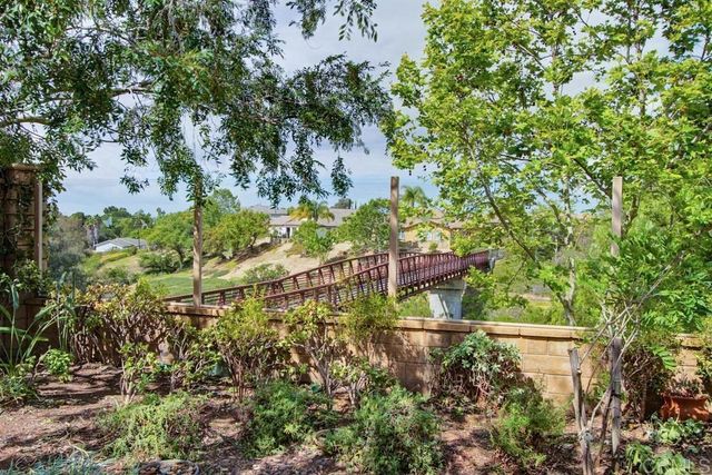 352 Tom McGuinness Jr Circle, Fallbrook, CA 92028