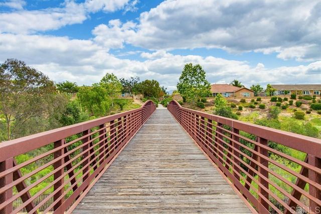 352 Tom McGuinness Jr Circle, Fallbrook, CA 92028