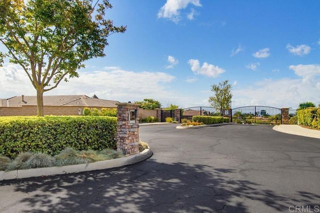352 Tom McGuinness Jr Circle, Fallbrook, CA 92028