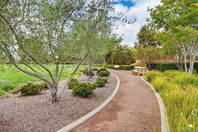 352 Tom McGuinness Jr Circle, Fallbrook, CA 92028